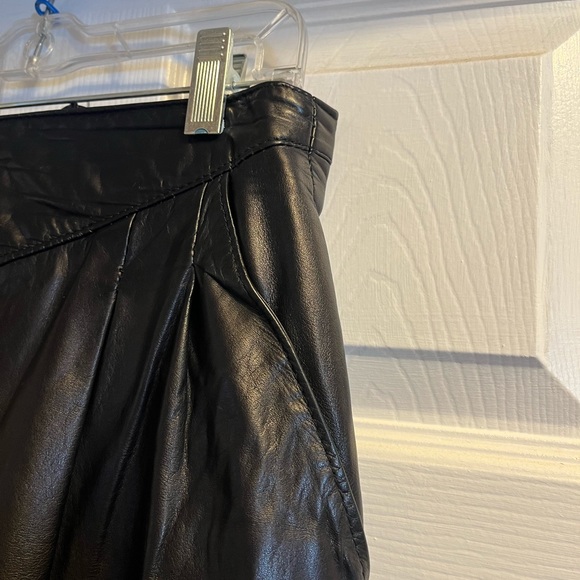 Ladies leather pants - Picture 4 of 5